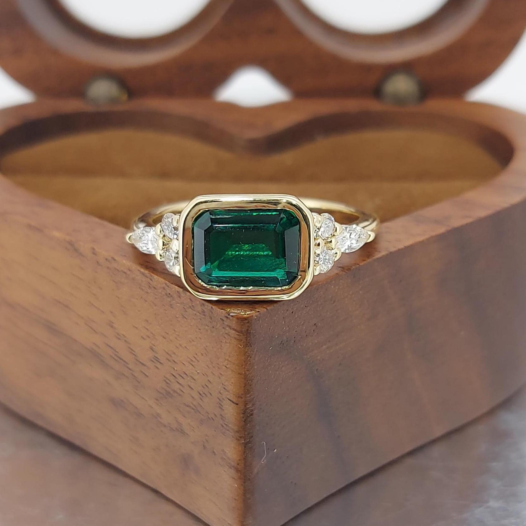 Marquise Diamond, Emerald Band