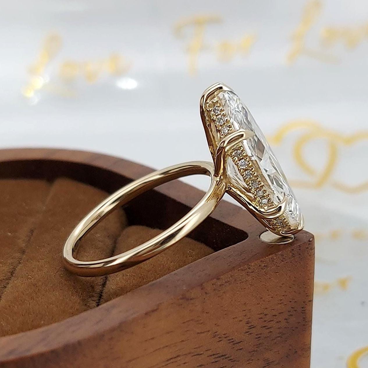 Bague de fiançailles solitaire à halo caché avec diamant de laboratoire taille marquise de 4,1 carats Marquise cut 1Ct Moissanite taille brillant engagement ring in Gold or Platinum — custom handcrafted by Forever For Love