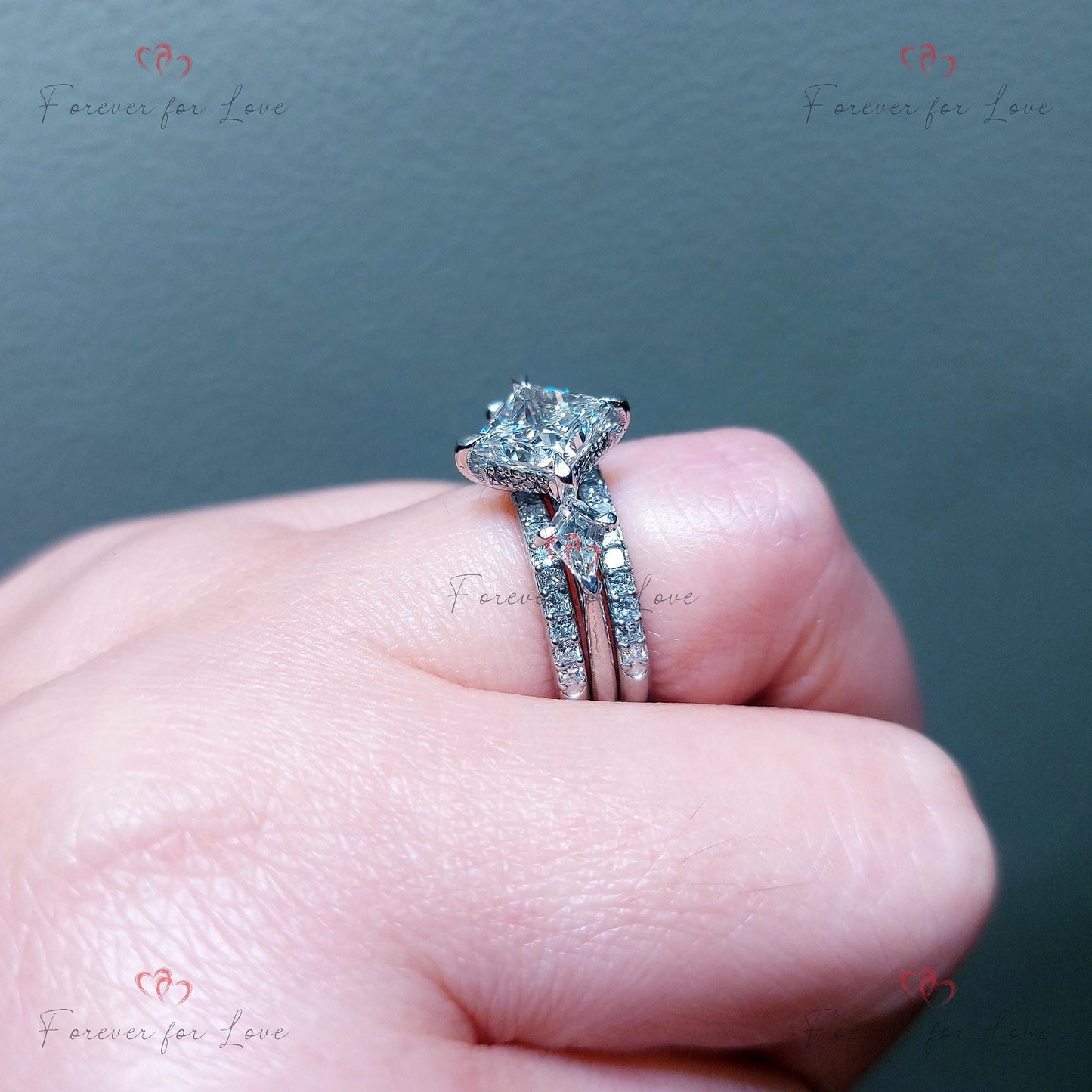 Bague de Fiançailles IGI Certifiée Trois Pierres Diamant de Laboratoire Princesse Princess cut Moissanite taille brillant engagement ring in Gold or Platinum — custom handcrafted by Forever For Love