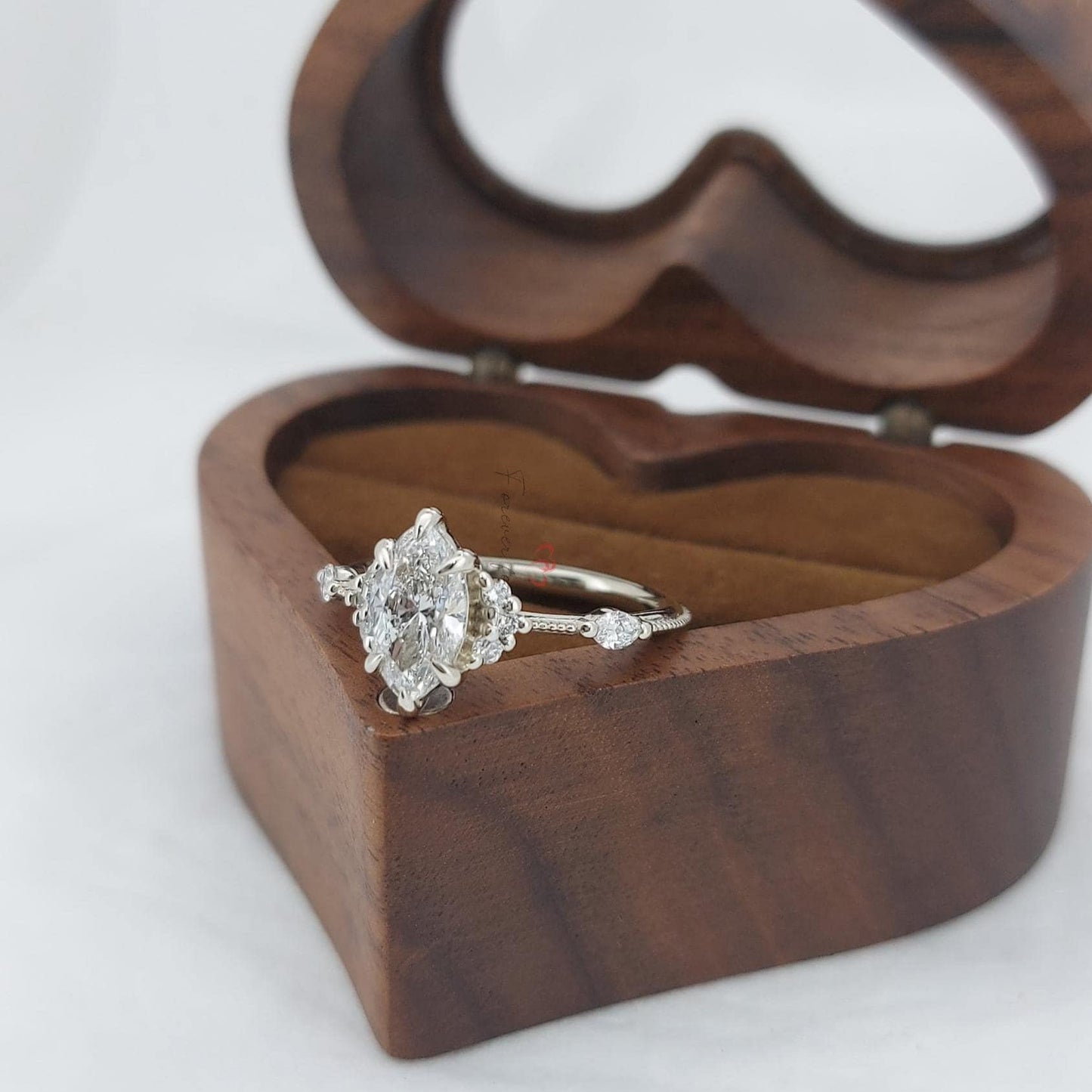 2 Karat Marquise Labor-Diamant Vintage Ring mit Diamant-Akzenten Marquise cut Moissanite engagement ring in 935er Argentium Silber — custom handcrafted by Forever For Love