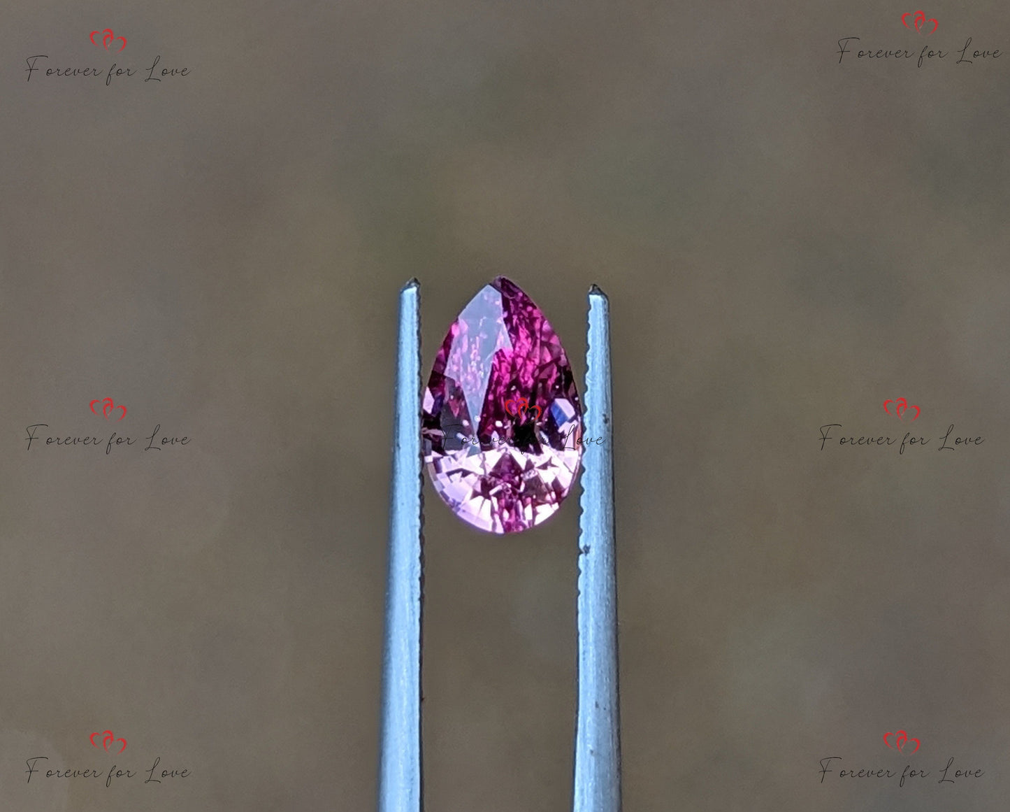 Saphir rose poire unique non chauffé, pierre de saphir padparadscha, bijoux sur mesure, pièce faite à la main. Moissanite engagement ring in Gold or Platinum — custom handcrafted by Forever For Love
