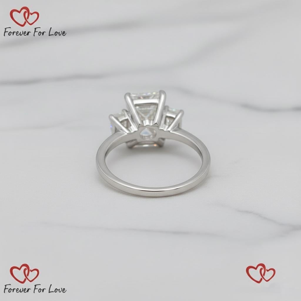 Verlobungsring mit 6 Karat IGI-zertifiziertem Smaragd-Labor-Diamanten und drei Steinen Emerald cut Moissanite engagement ring in Gold or Platinum — custom handcrafted by Forever For Love