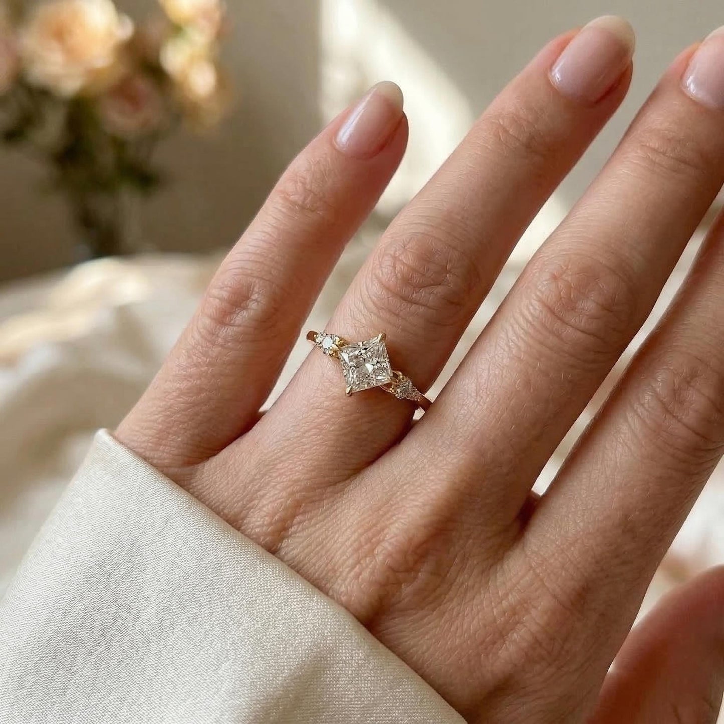 1,5 Karat Prinzessin Labor Diamant Dreistein Verlobungsring Princess cut Moissanite engagement ring in Gold or Platinum — custom handcrafted by Forever For Love