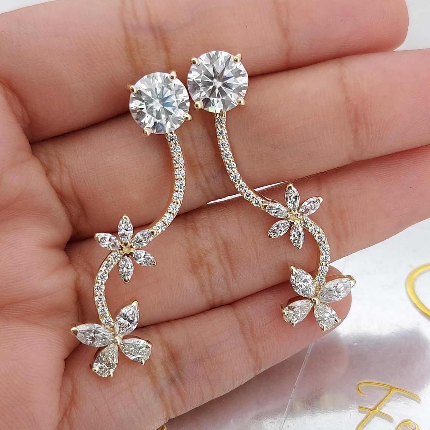 2,5 Karat Gesamt E/VVS2 Blumenranken Diamant Ohrhänger, runder, Marquise- & tropfenförmiger Labor-Diamant, Massivgold, Hängeohrringe, perfektes Geschenk Moissanite engagement ring in Gold or Platinum — custom handcrafted by Forever For Love