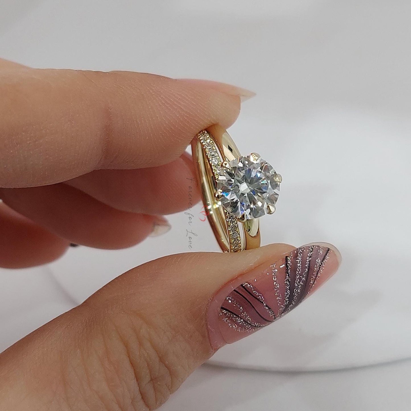 1,5 Karat IGI zertifizierter runder Solitär-Verlobungsring mit Labor-Diamant Round cut Moissanite engagement ring in 935er Argentium Silber — custom handcrafted by Forever For Love