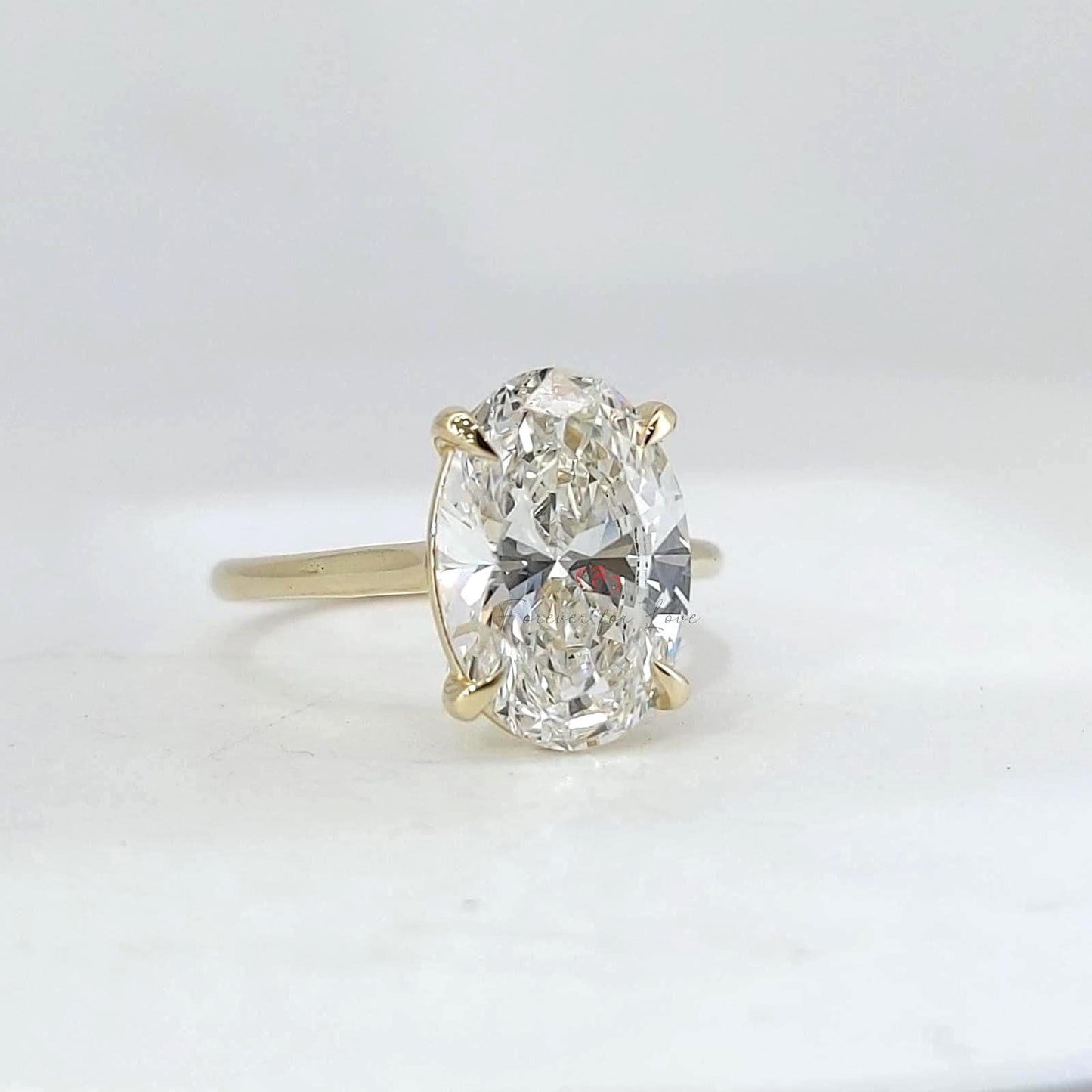 2 Karat ovaler IGI-zertifizierter Labor-Diamant-Kathedralenring Oval cut Moissanite engagement ring in 935 Argentium Silber — custom handcrafted by Forever For Love