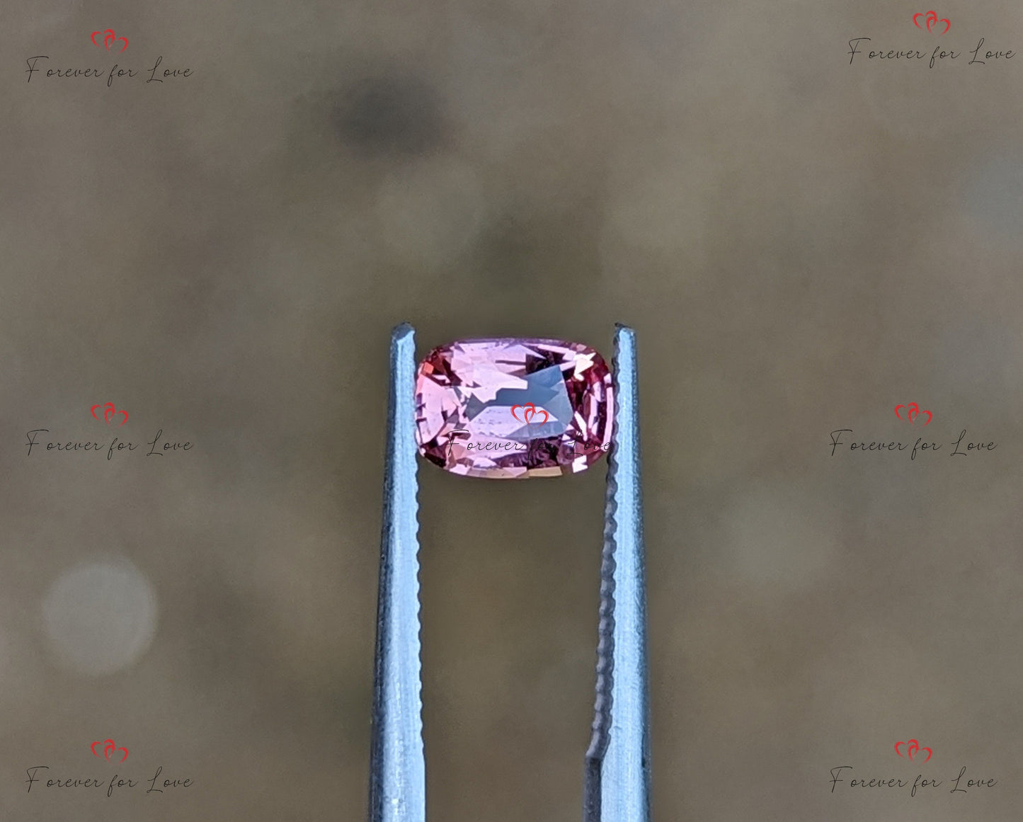 Saphir Padparadscha 0,76 carats, Saphir Padparadscha véritable de Ceylan non chauffé non traité de taille coussin pour elle. Moissanite engagement ring in Gold or Platinum — custom handcrafted by Forever For Love