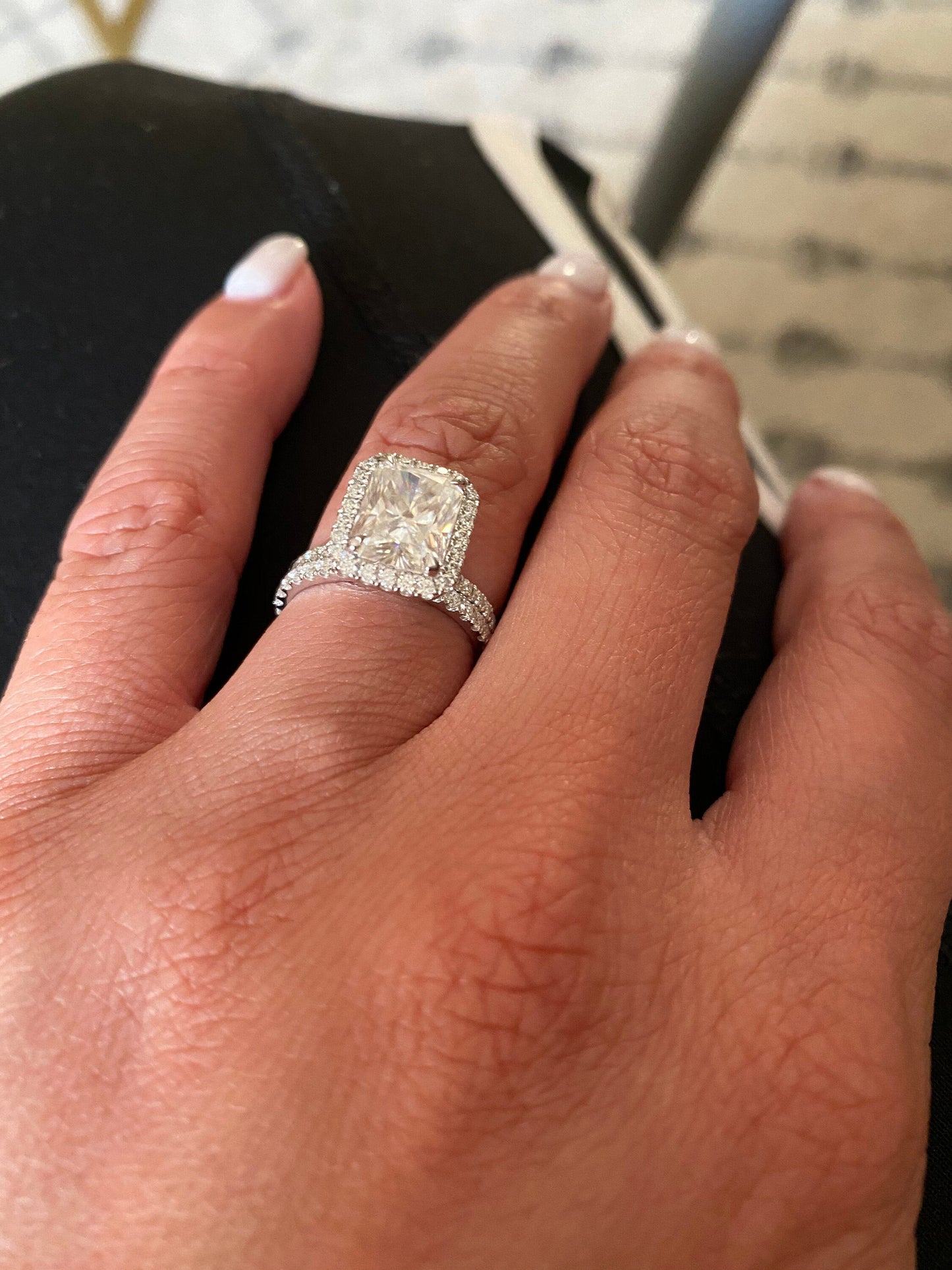 Bague de Fiançailles Radiant avec Diamant Certifié IGI et Halo Radiant cut 1Ct Moissanite taille brillant engagement ring in Gold or Platinum — custom handcrafted by Forever For Love