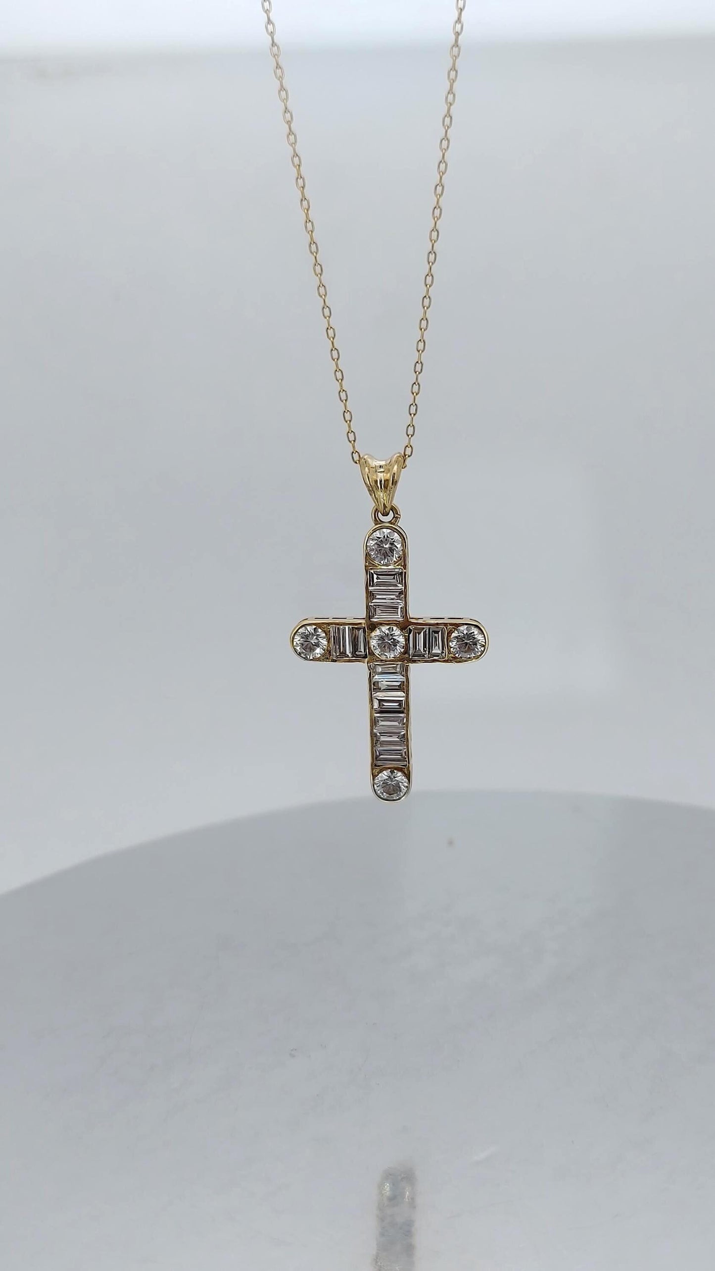 14 Karat Massivgold Baguette- und Rundkreuz-Halskette für Damen, anpassbarer Kreuzanhänger, religiöser Schmuck, christlicher Glaubensanhänger, Geschenk Moissanite engagement ring in Gold or Platinum — custom handcrafted by Forever For Love