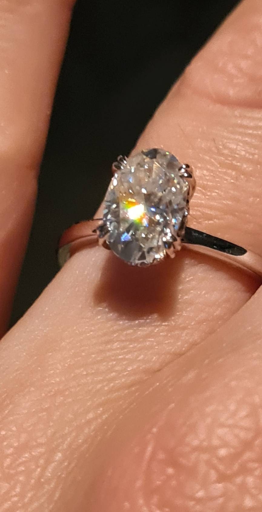 Bague de fiançailles Hidden Halo en diamant ovale de 1,5 carat et moissanite Oval cut 1Ct Moissanite Taille Brillant engagement ring in Gold or Platinum — custom handcrafted by Forever For Love