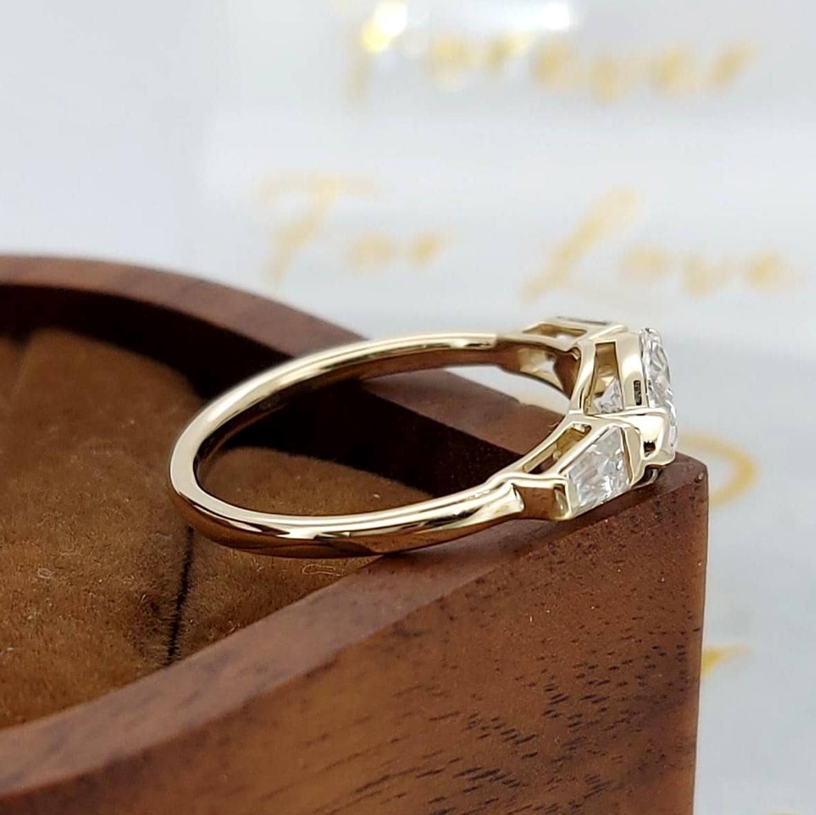 Bague de fiançailles avec diamant de laboratoire baguette de 1,5 carat Baguette cut 1Ct Moissanite Taille Brillant engagement ring in Gold or Platinum — custom handcrafted by Forever For Love