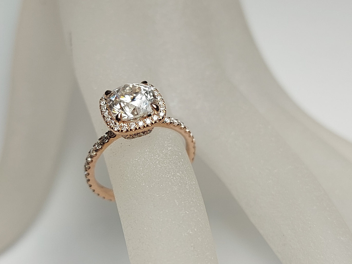 Bague de fiançailles halo coussin diamant 2 carats, moissanite Cushion cut 1Ct Moissanite taille brillant engagement ring in Gold or Platinum — custom handcrafted by Forever For Love