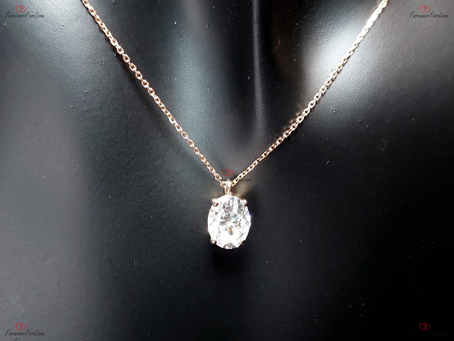 Collier ovale en moissanite, or rose 14 carats, pendentif minimaliste délicat en moissanite, collier alternatif en diamant pour femme, cadeau spécial pour elle. Moissanite engagement ring in Gold or Platinum — custom handcrafted by Forever For Love