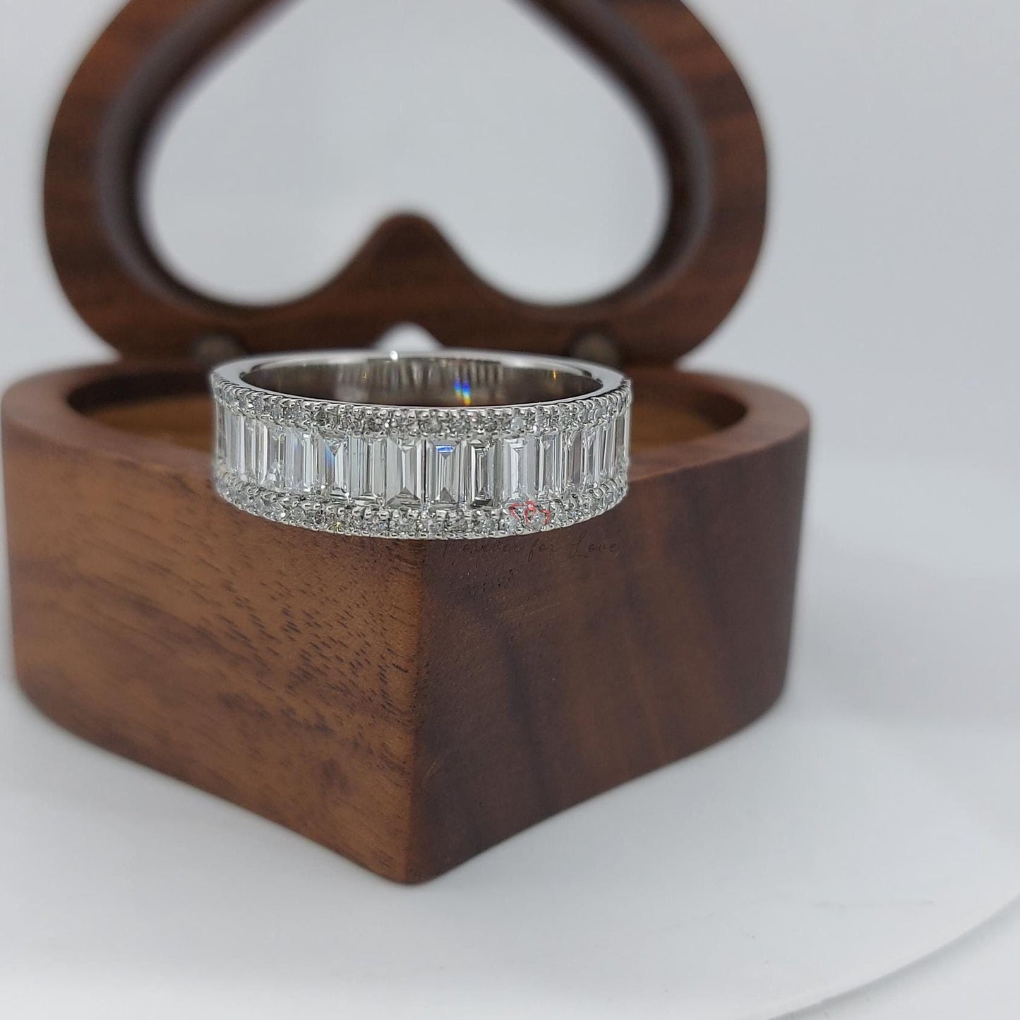 Baguette Labor-Diamant Breiter Eternity-Ring Baguette cut Moissanite engagement ring in 935er Argentium Silber — custom handcrafted by Forever For Love