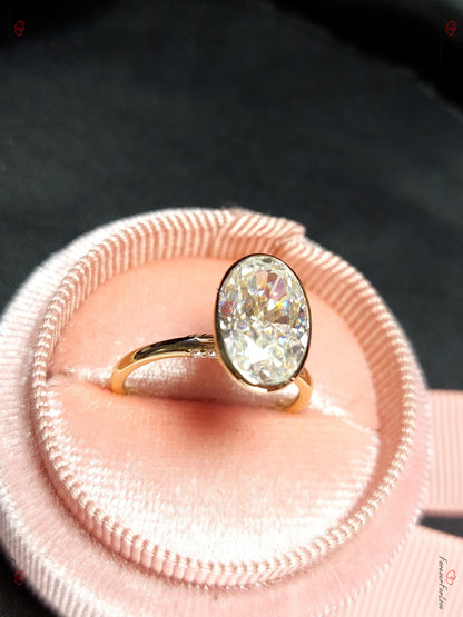 4 Ct Oval Diamond, Moissanite Solitaire Engagement Ring