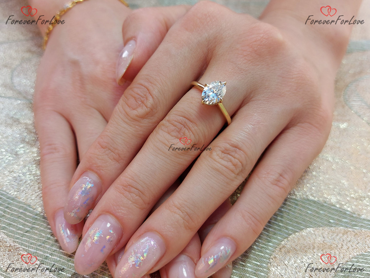 1,5 Karat ovaler Diamant, Moissanit Halo Verlobungsring Oval cut Moissanite engagement ring in 935 Argentium Silber — custom handcrafted by Forever For Love