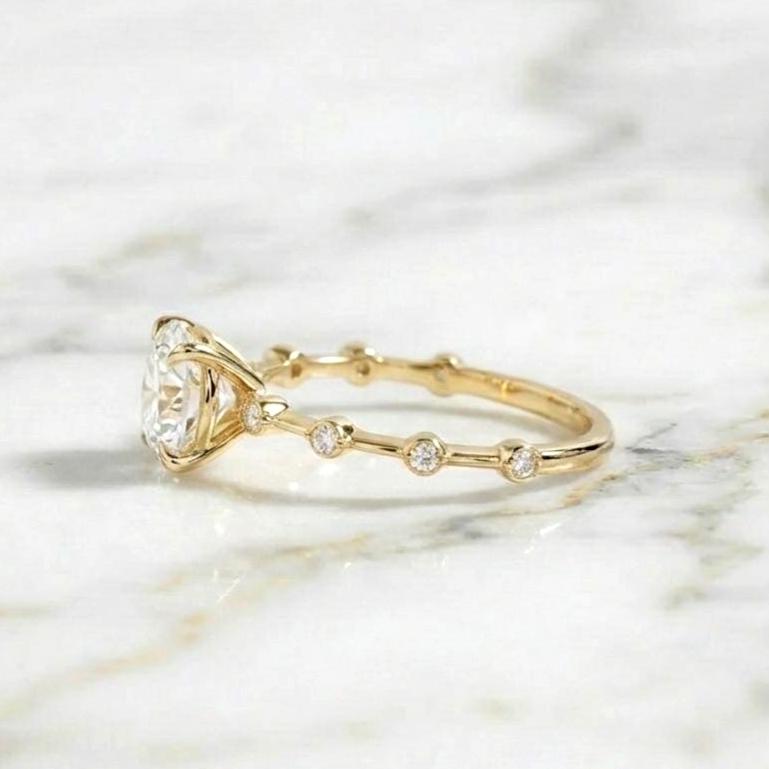 Bague de fiançailles en diamant de laboratoire certifié IGI de 3,1 carats Round cut 1Ct Moissanite taille brillant engagement ring in Gold or Platinum — custom handcrafted by Forever For Love