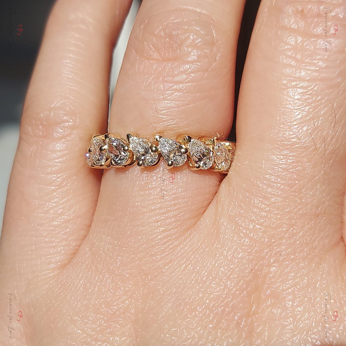 Bague Éternité Complète avec Diamants Taille Poire de Laboratoire, Certifiée, en Or Jaune, Sertie à Griffes Partagées Pear cut Moissanite taille brillant engagement ring in Gold or Platinum — custom handcrafted by Forever For Love