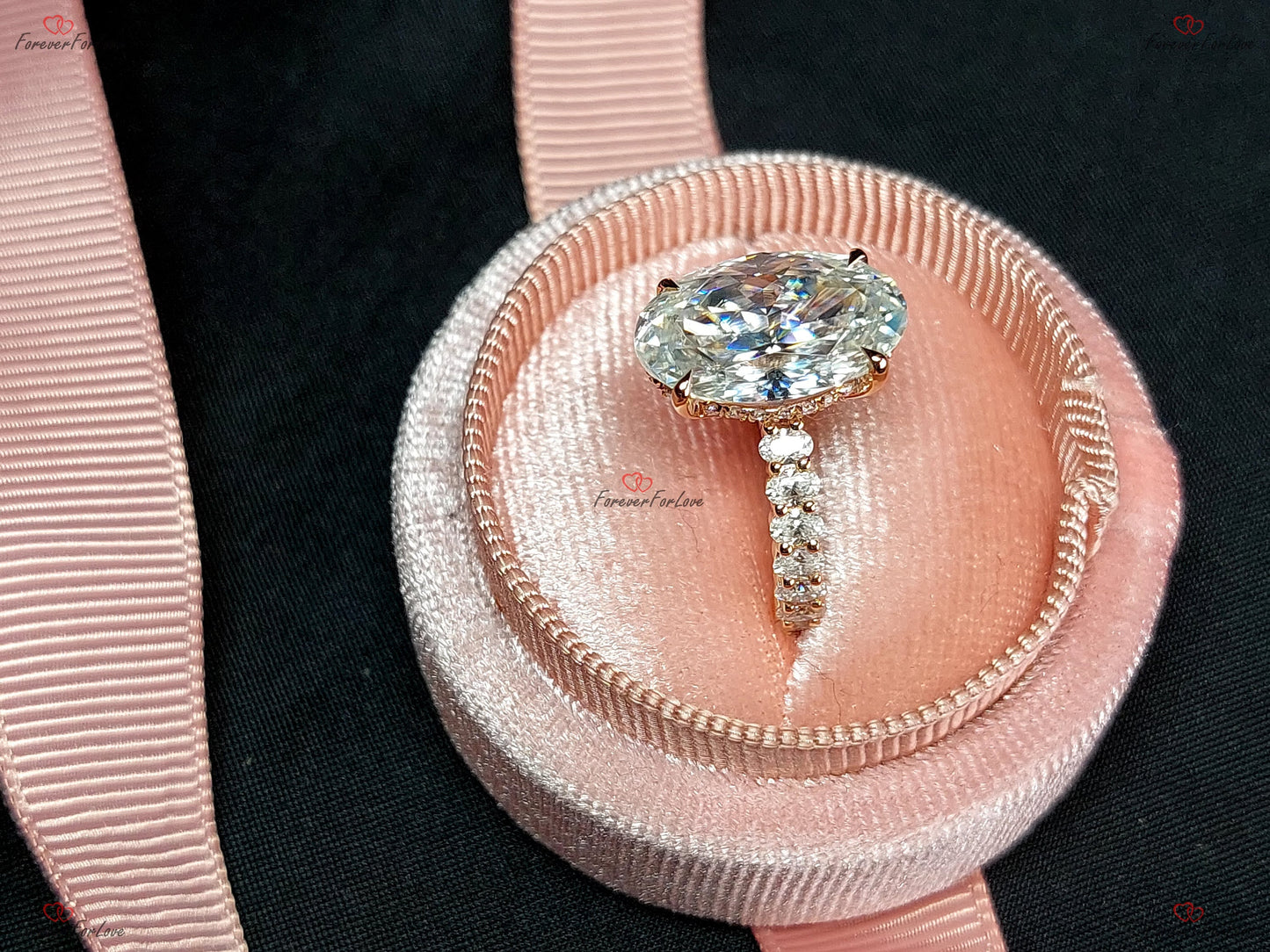 Bague de Fiançailles Ovale 5 Ct Diamant et Moissanite, Halo Caché Oval cut Moissanite taille brillant engagement ring in Gold or Platinum — custom handcrafted by Forever For Love