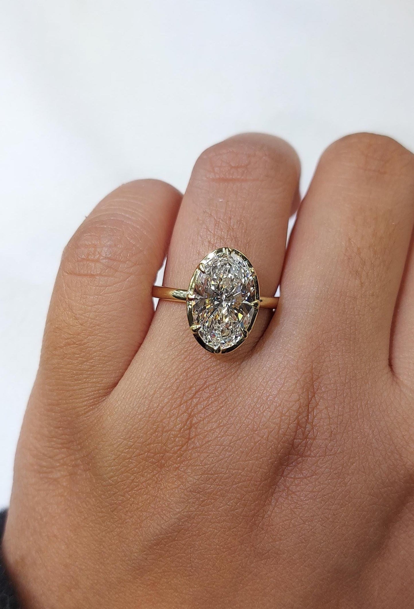 Bague de fiançailles solitaire ovale en diamant de laboratoire certifié IGI de 3,5 carats Oval cut 1Ct Moissanite taille brillant engagement ring in Gold or Platinum — custom handcrafted by Forever For Love