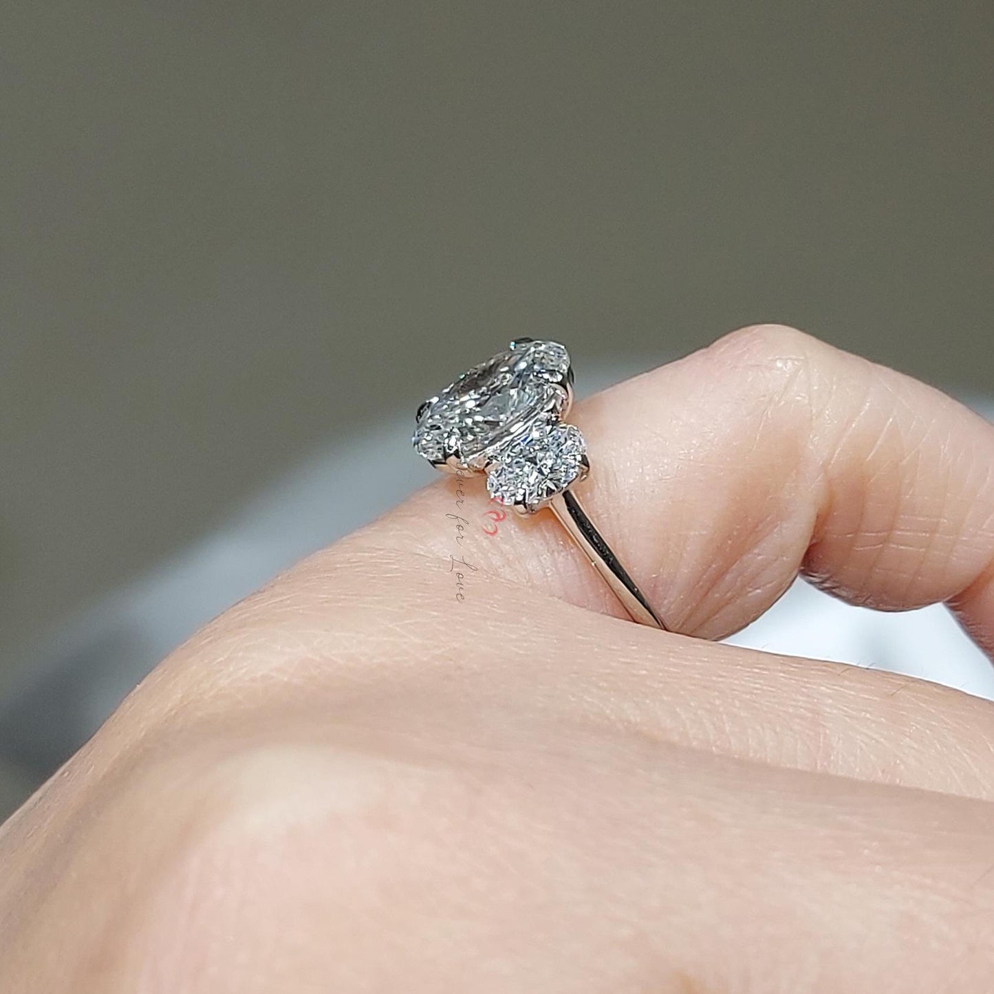 3 Karat IGI zertifizierter ovaler Labordiamant Dreisteinring Oval cut Moissanite engagement ring in Gold or Platinum — custom handcrafted by Forever For Love