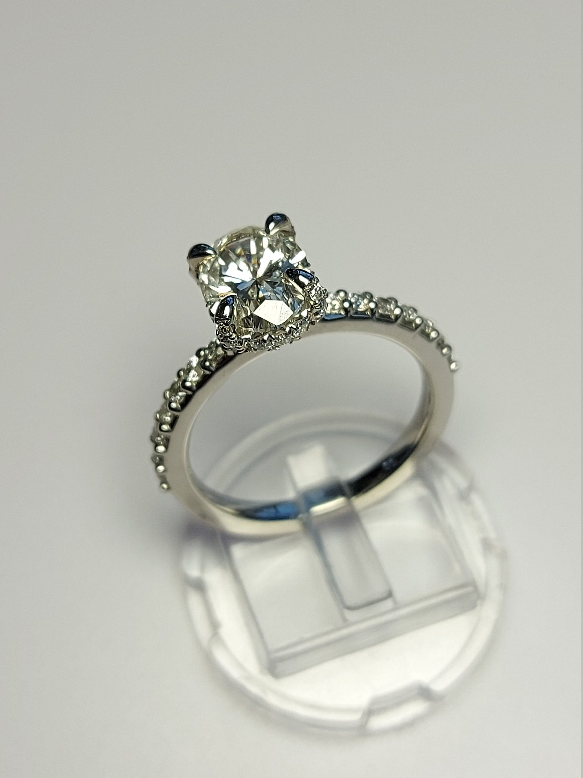 2.5 Ct Oval Diamond Engagement Ring