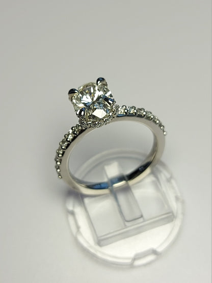 2.5 Ct Oval Diamond Engagement Ring