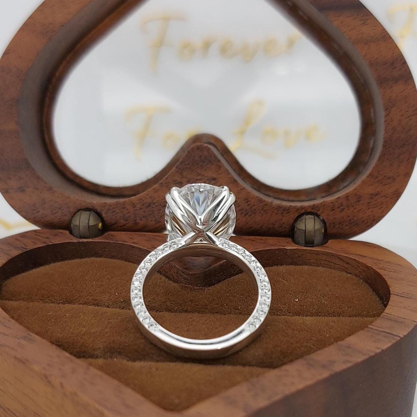 Bague de fiançailles ovale en moissanite 5 carats, bague de fiançailles ovale, bague en moissanite, bague de fiançailles, cadeau parfait pour elle Oval cut 1Ct Moissanite taille brillant engagement ring in Gold or Platinum — custom handcrafted by Forever For Love