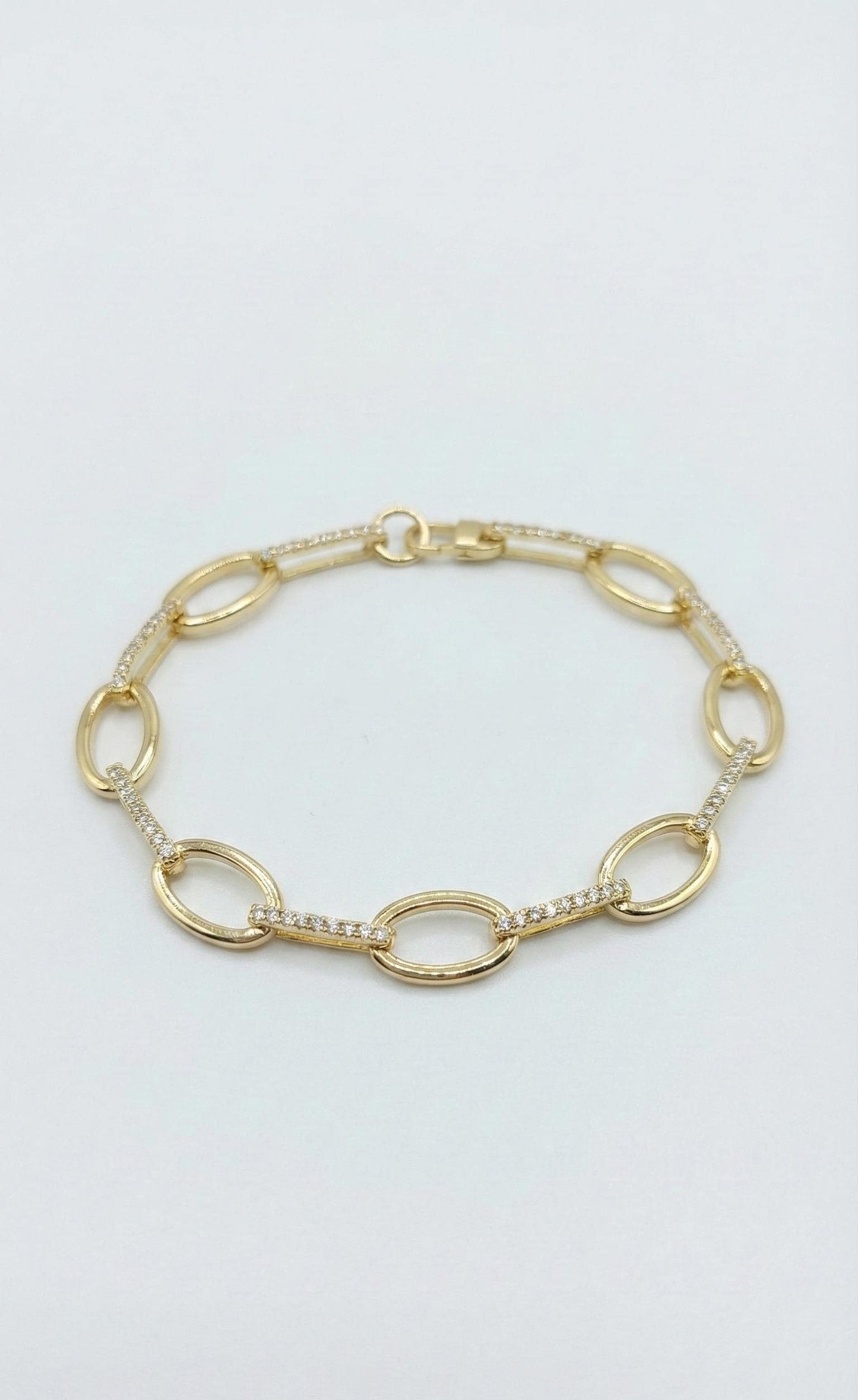 14K massives Gold-Paperclip-Armband, zartes Goldarmband, Labor-Diamant-Pavé-Armband, Jahrestagsgeschenk für sie. Moissanite engagement ring in Gold or Platinum — custom handcrafted by Forever For Love