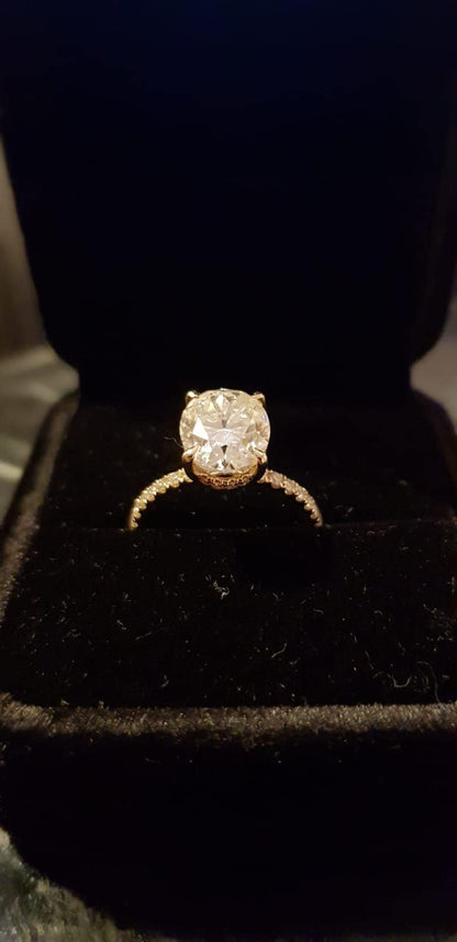 Oval Moissanite Engagement Ring