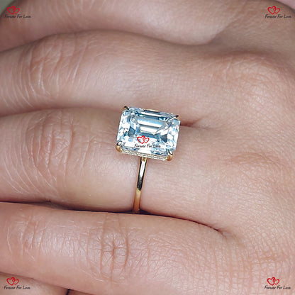 Emerald Cut Moissanite Engagement Ring in White Gold///Platinum