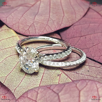 Oval Diamond Wedding Set in Solid Gold