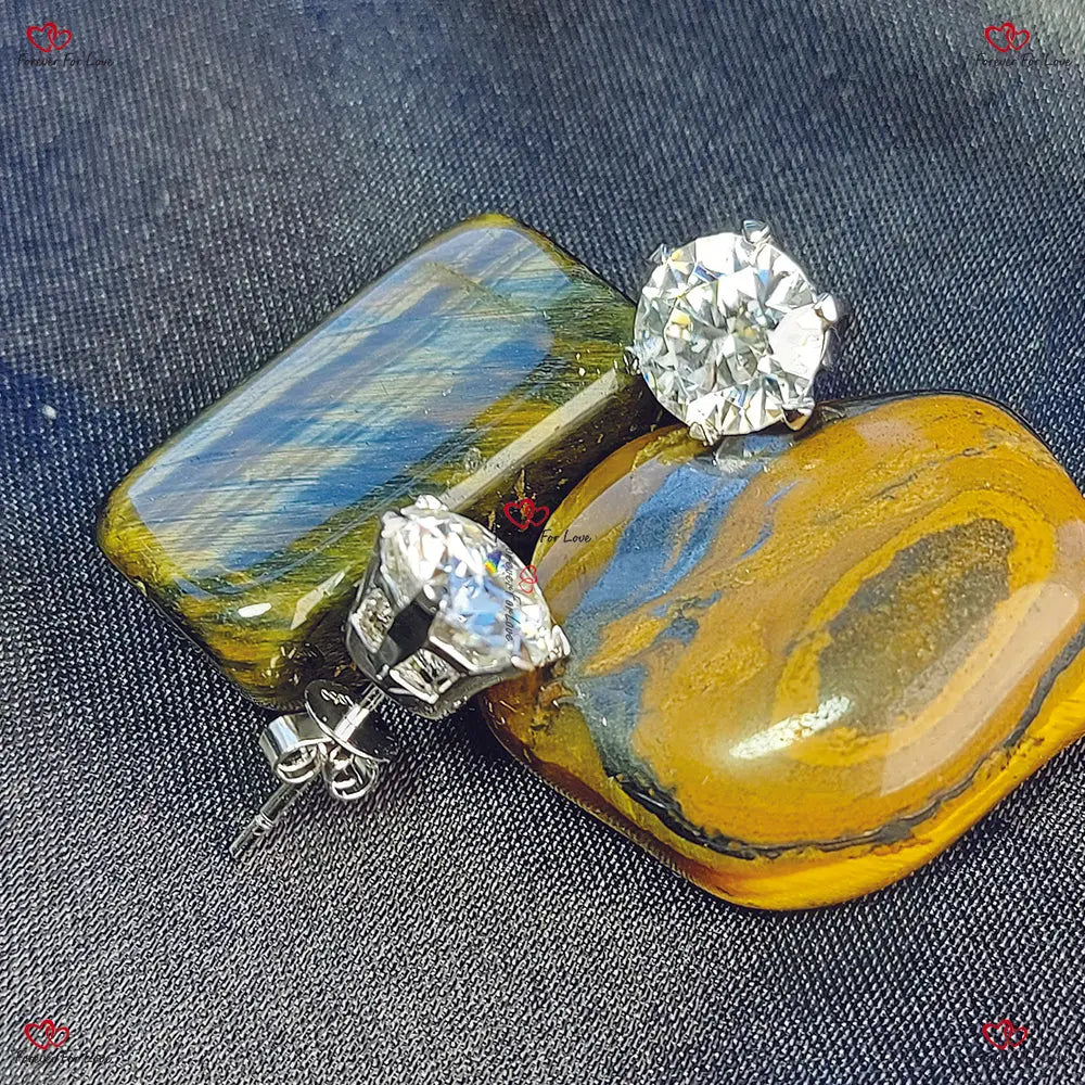 Boucles d'oreilles à tige en or blanc avec diamants ronds cultivés en laboratoire - Poids total Moissanite engagement ring in Gold or Platinum — custom handcrafted by Forever For Love