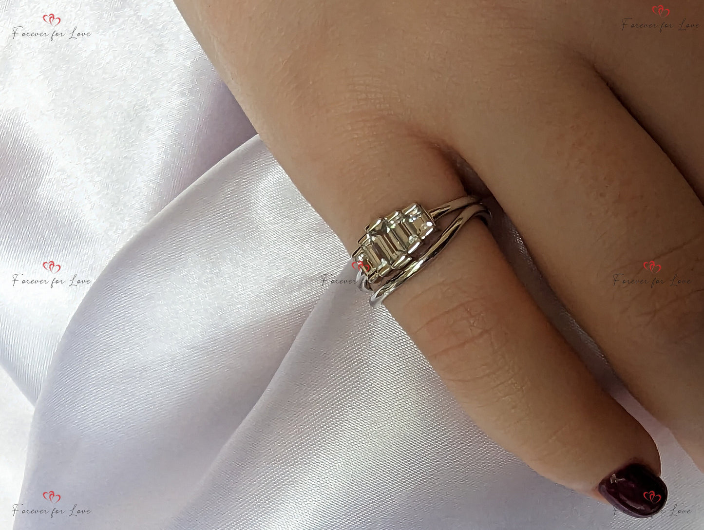 Baguette-Verlobungsring mit natürlichen Diamanten und Saphiren im Dreistein-Design Baguette cut Moissanite engagement ring in 935 Argentium Silber — custom handcrafted by Forever For Love