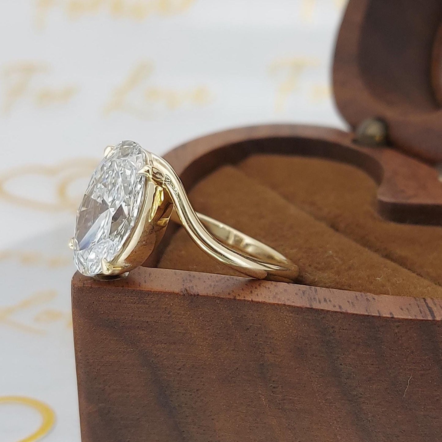 Bague de fiançailles solitaire en diamant de laboratoire ovale certifié IGI de couleur E de 4 carats Oval cut 1Ct Moissanite taille brillant engagement ring in Gold or Platinum — custom handcrafted by Forever For Love