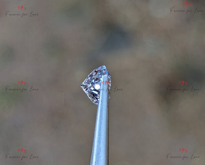 1,34 ct unbehandelter, weißer Saphir. Ein natürlicher, eleganter, unbehandelter weißer Ceylon-Saphir im Radiant-Schliff.