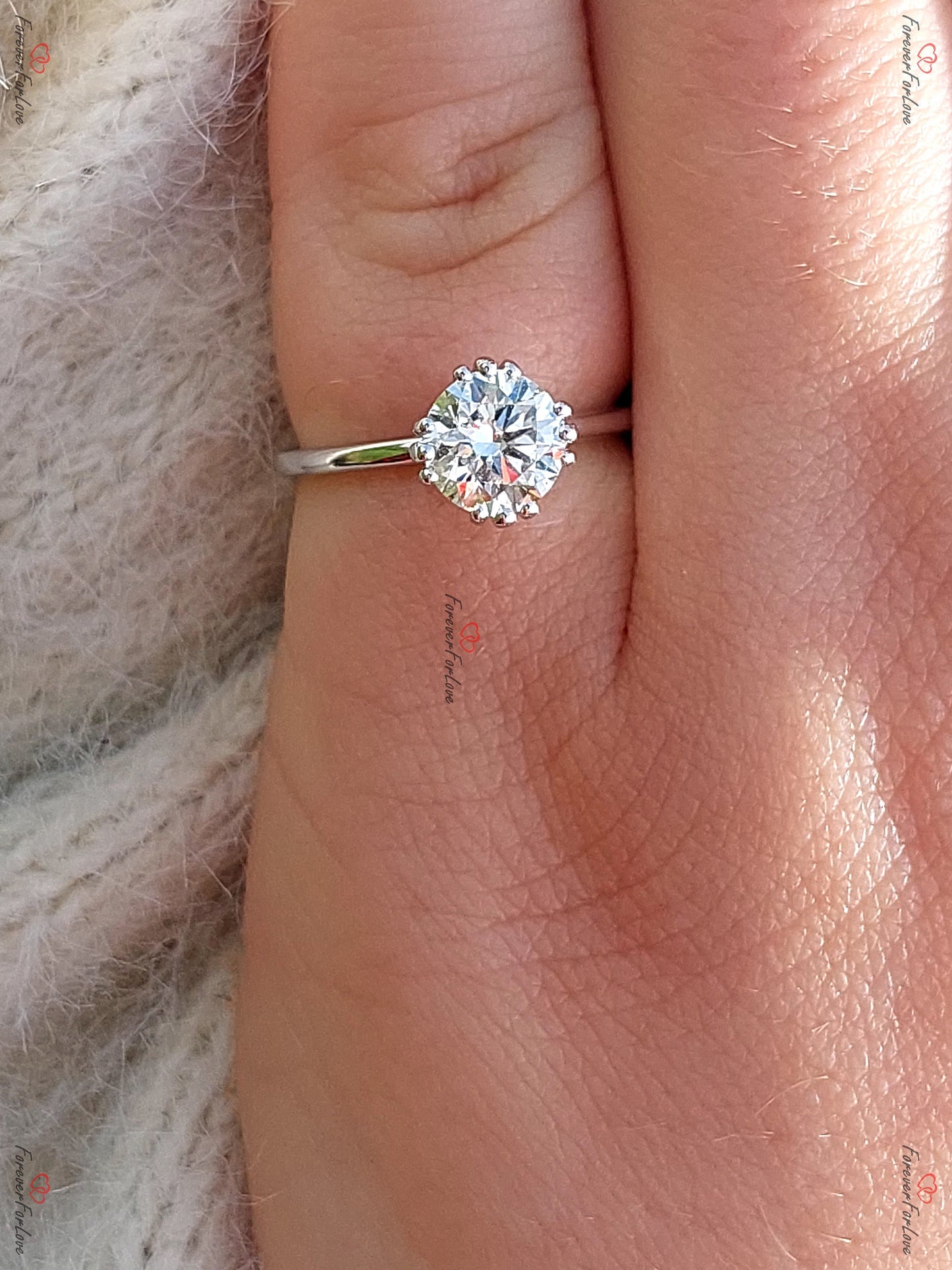 2 Karat runder Labordiamant Solitär klassisches Band Round cut Moissanite engagement ring in 935er Argentium Silber — custom handcrafted by Forever For Love