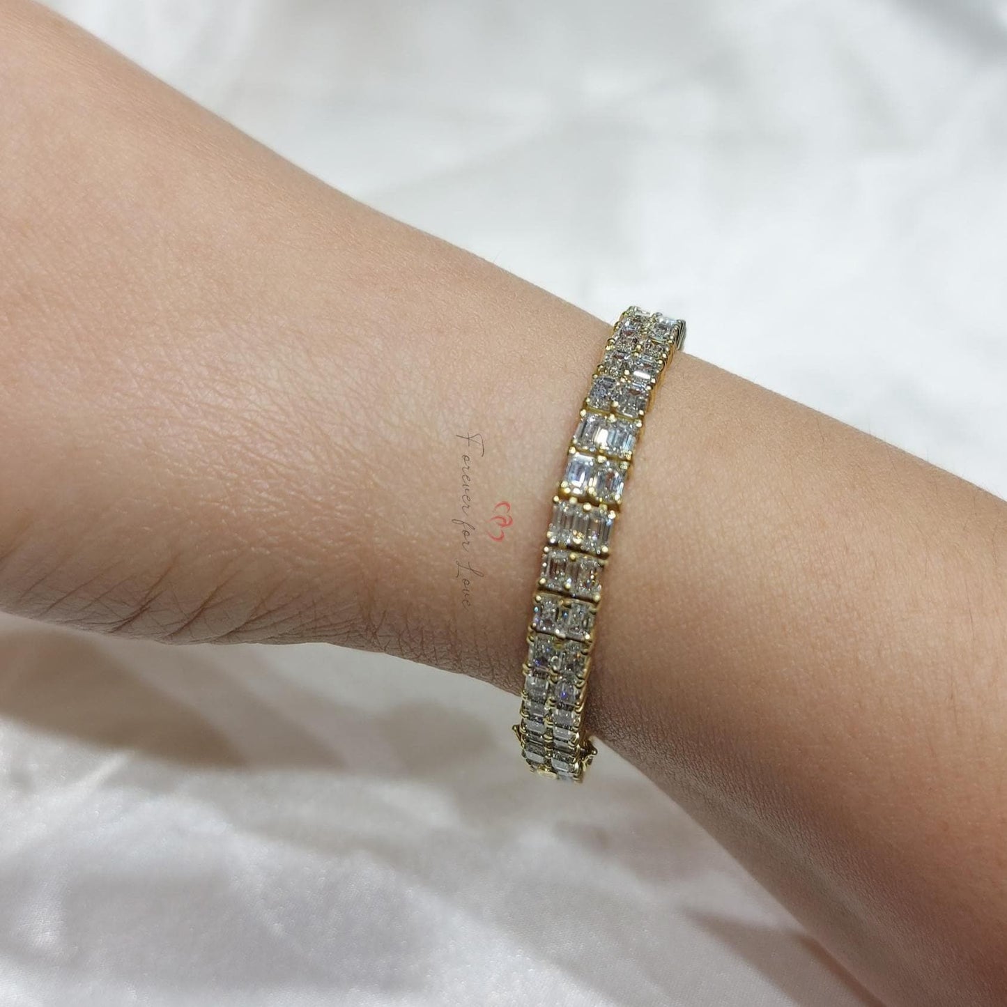 Tennisarmband, goldenes Tennisarmband, Diamant-Tennisarmband, zierliches Armband, Diamantarmband, Geschenk für sie, minimalistisches Armband Moissanite engagement ring in Gold or Platinum — custom handcrafted by Forever For Love