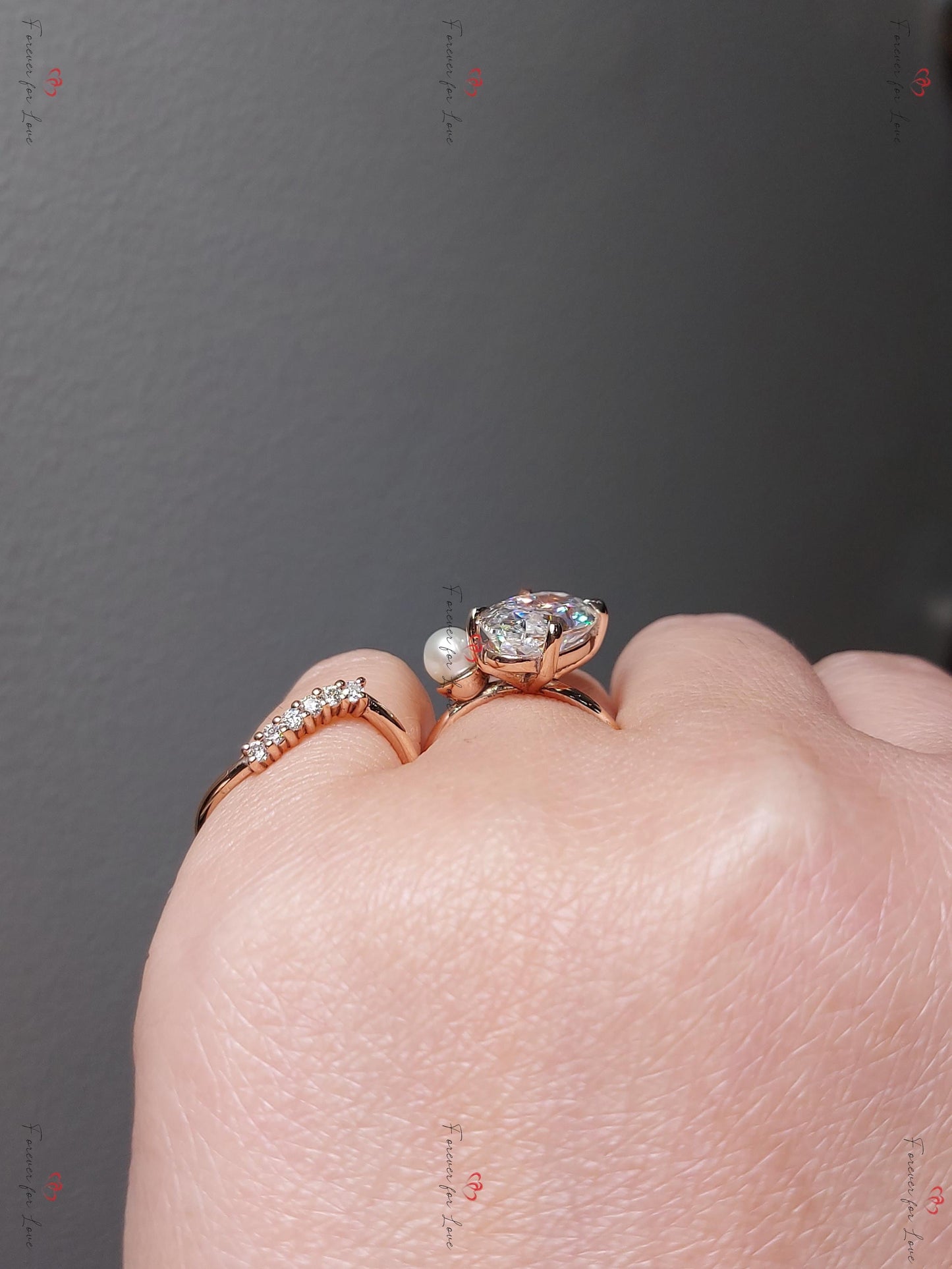 5 Karat ovaler Moissanit-Verlobungsring Oval cut Moissanite engagement ring in 935 Argentium Silber — custom handcrafted by Forever For Love