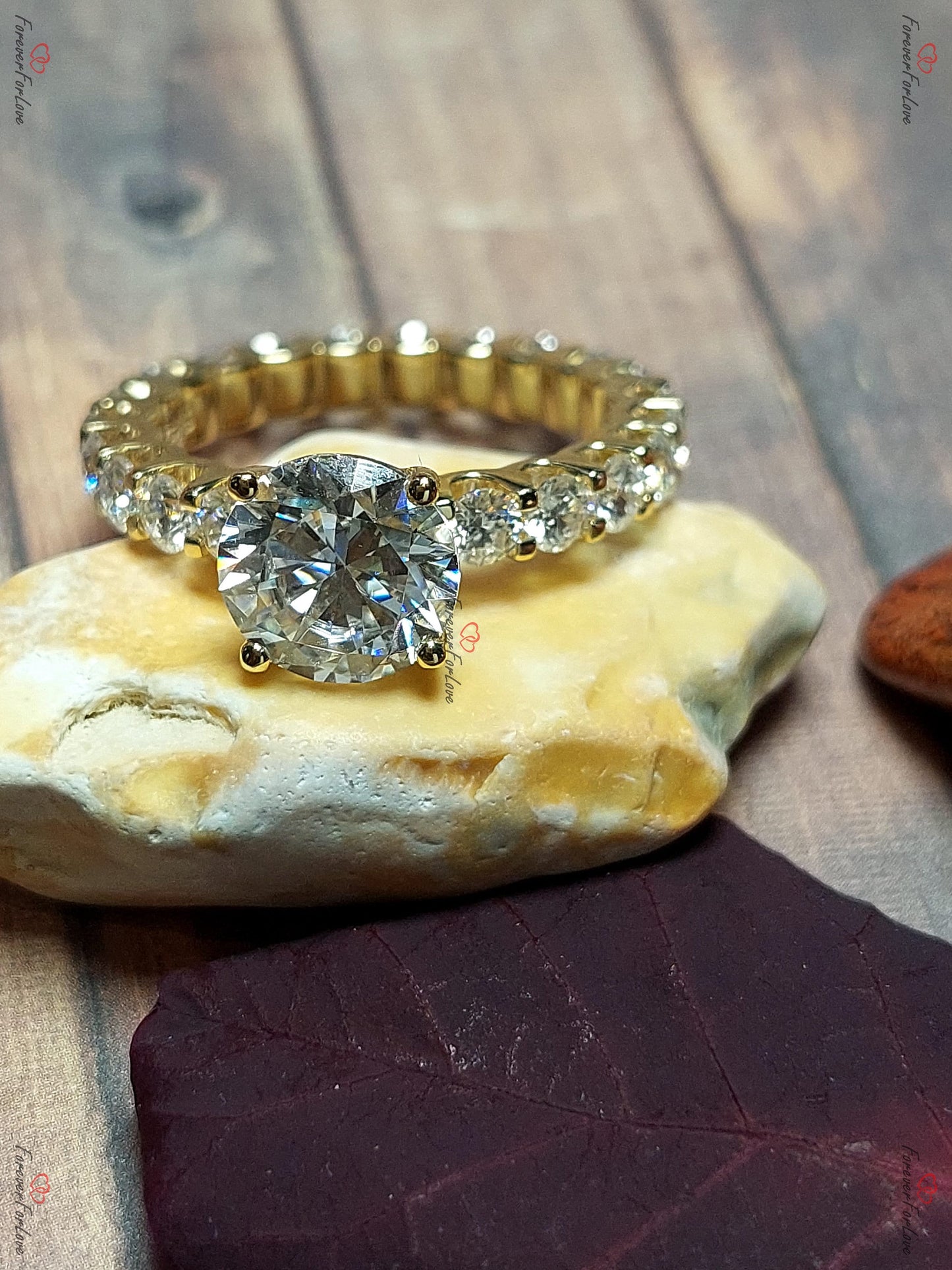 Runder Moissanit Art Déco klobiger Band Verlobungsring Round cut Moissanite engagement ring in 935 Argentium Silber — custom handcrafted by Forever For Love