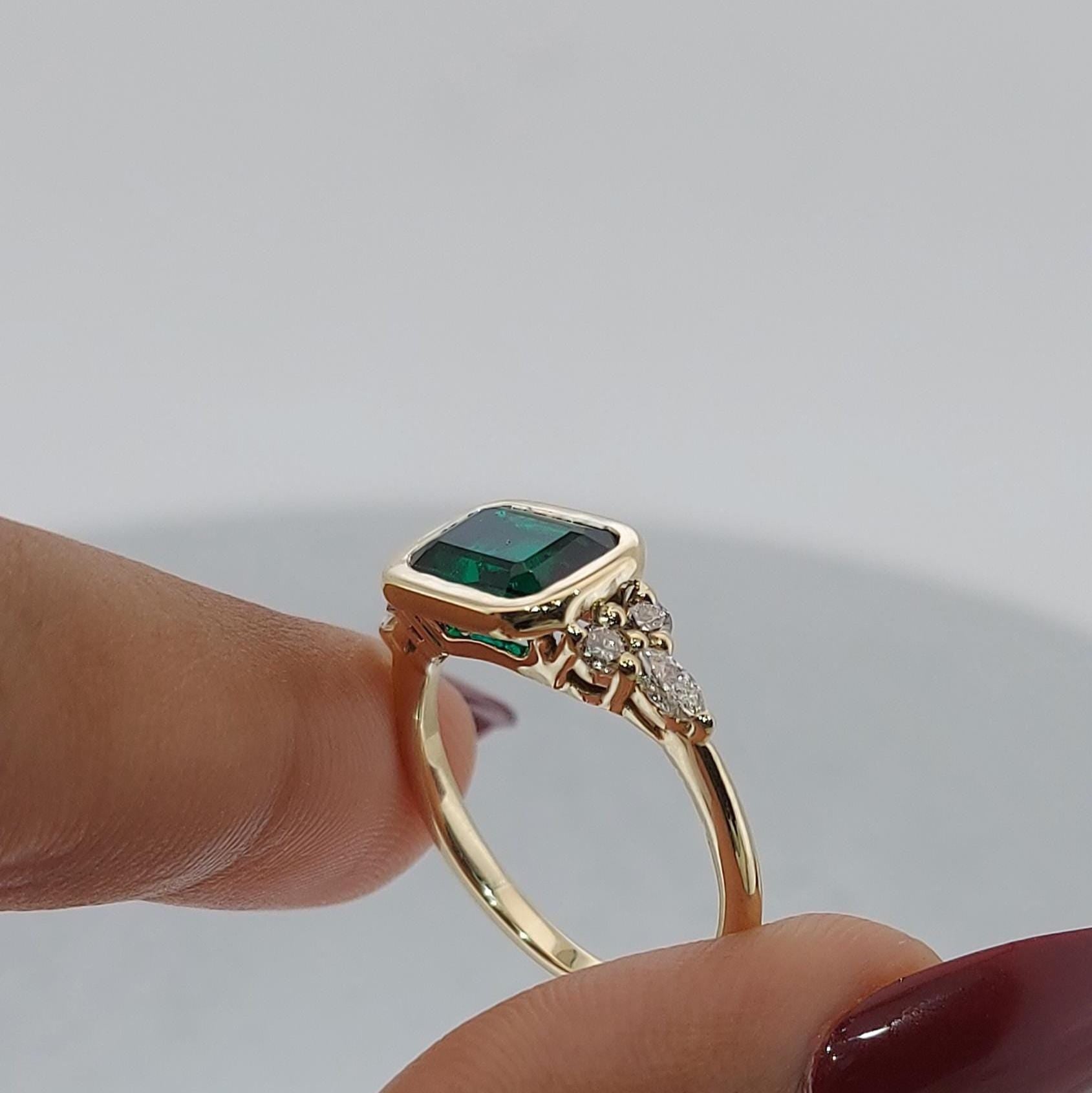 Marquise Diamond, Emerald Band