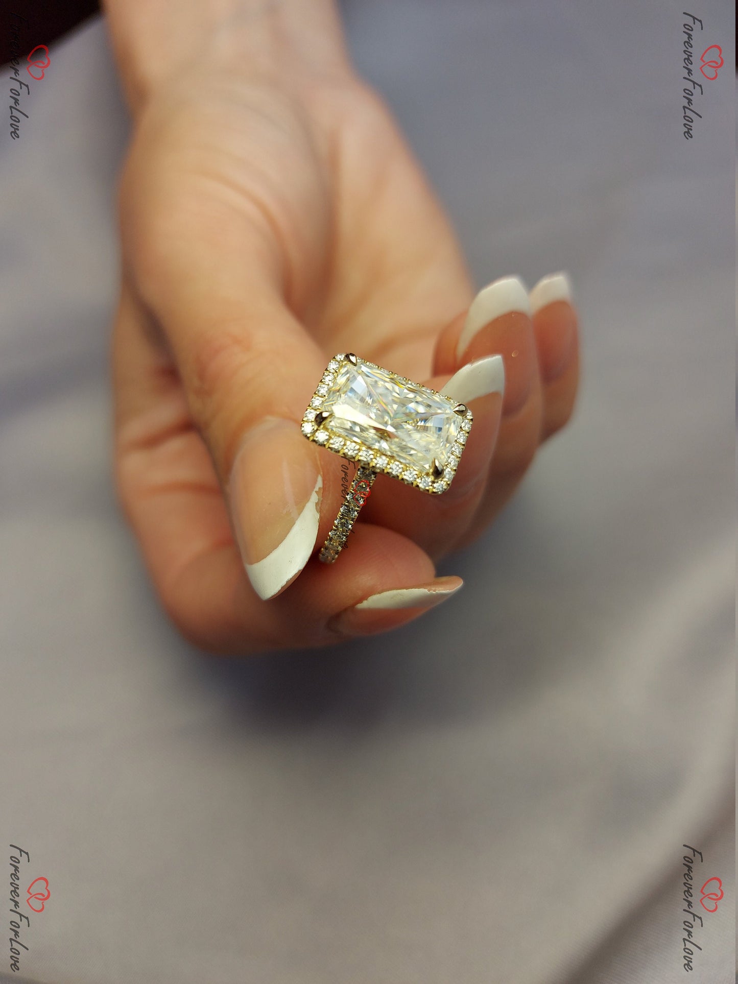 Bague de Fiançailles Halo en Moissanite Brillante Radiant cut 1Ct Moissanite taille brillant engagement ring in Gold or Platinum — custom handcrafted by Forever For Love