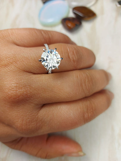 4 Ct IGI Certified Round Lab Diamond Solitaire Ring