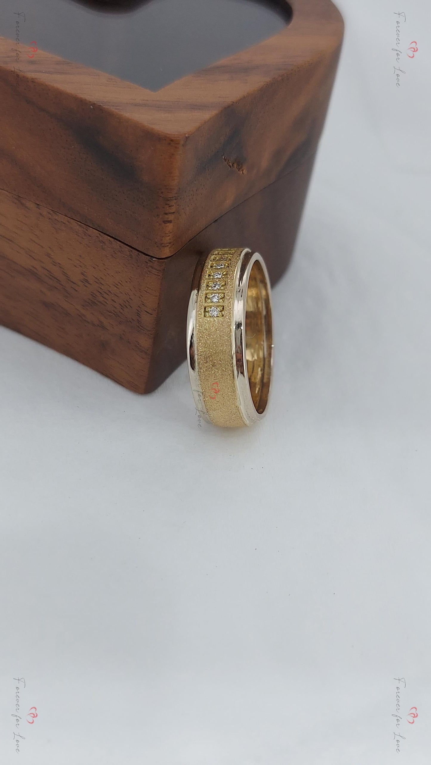 Alliance homme, alliance homme épaisse, alliances assorties, alliance diamant, alliance. Alliance en or massif de 6 mm de large. Round cut Moissanite taille brillant engagement ring in Gold or Platinum — custom handcrafted by Forever For Love