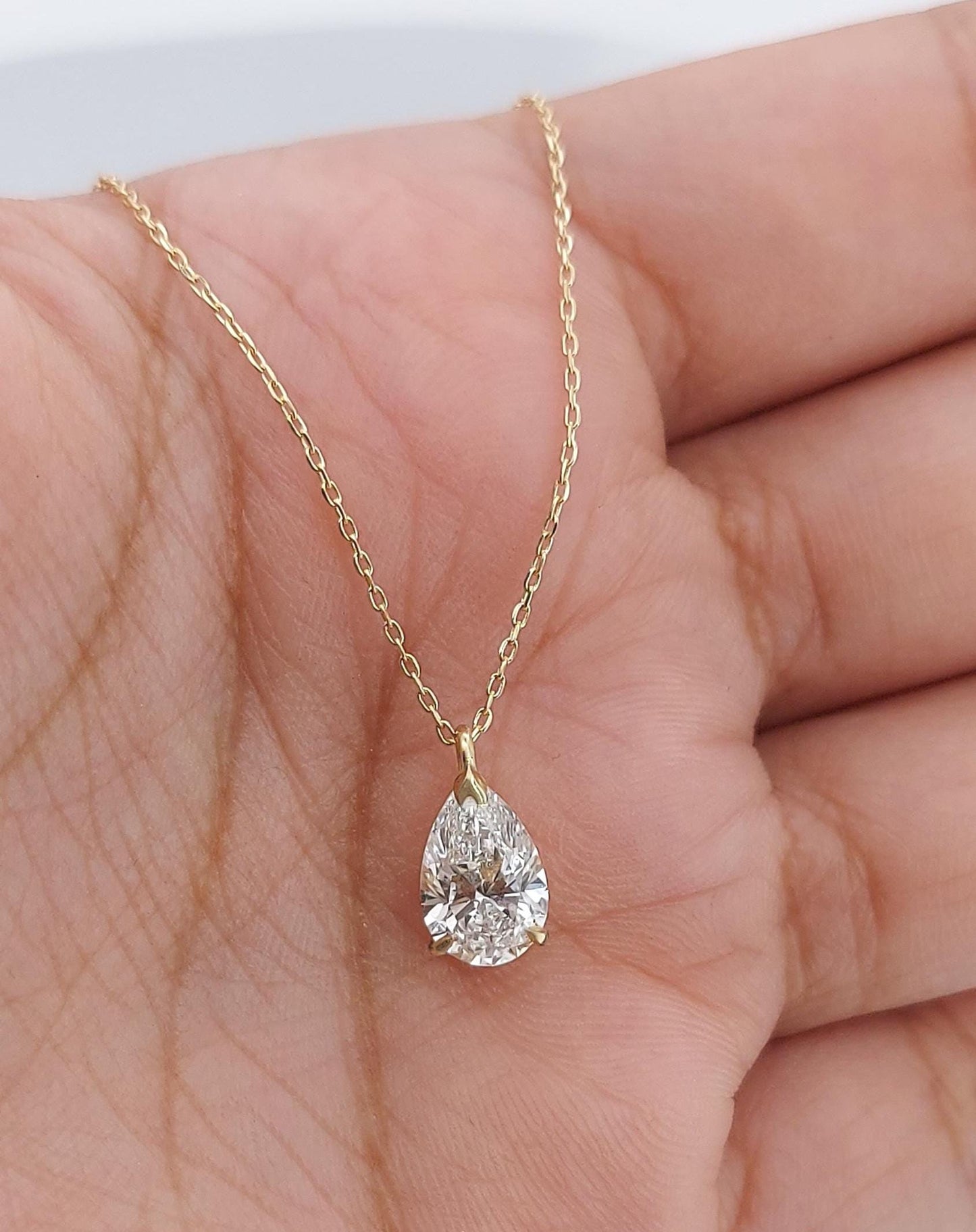 1,25 Karat tropfenförmige Labordiamantkette, Solitär-Diamantkette, Massivgoldschmuck, Laborgezüchteter Diamant, Geschenk für sie Moissanite engagement ring in Gold or Platinum — custom handcrafted by Forever For Love