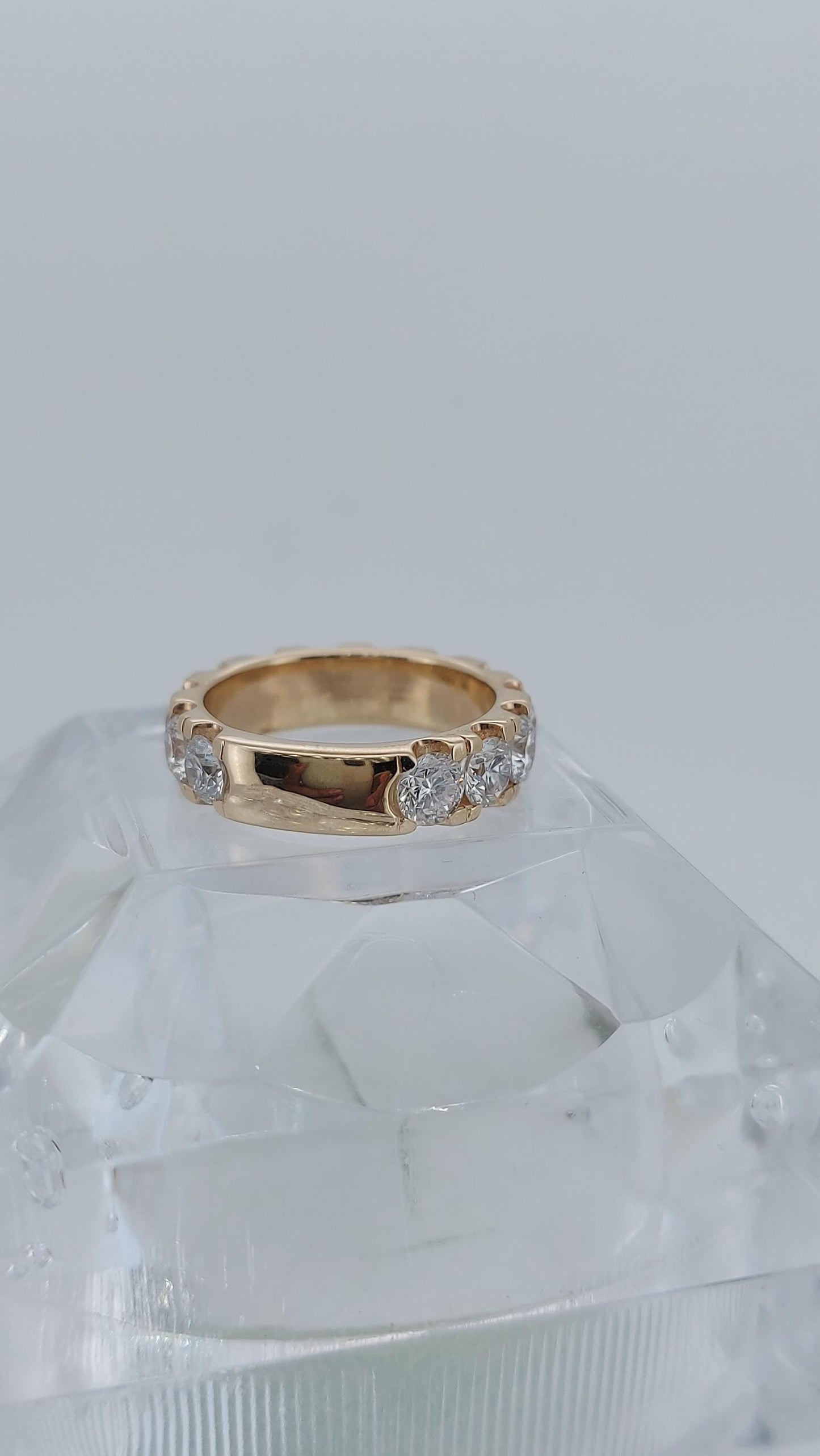 Alliance demi-éternité en diamants de laboratoire ronds Round cut Moissanite, taille brillant engagement ring in Gold or Platinum — custom handcrafted by Forever For Love