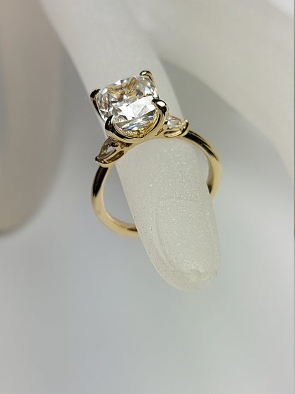 3.5 Ct Cushion Cut Engagement Ring, 3.5 CT Moissanite Engagement in Solid Gold, Elongated diamond Engagement Ring, Modern Engagement Ring.