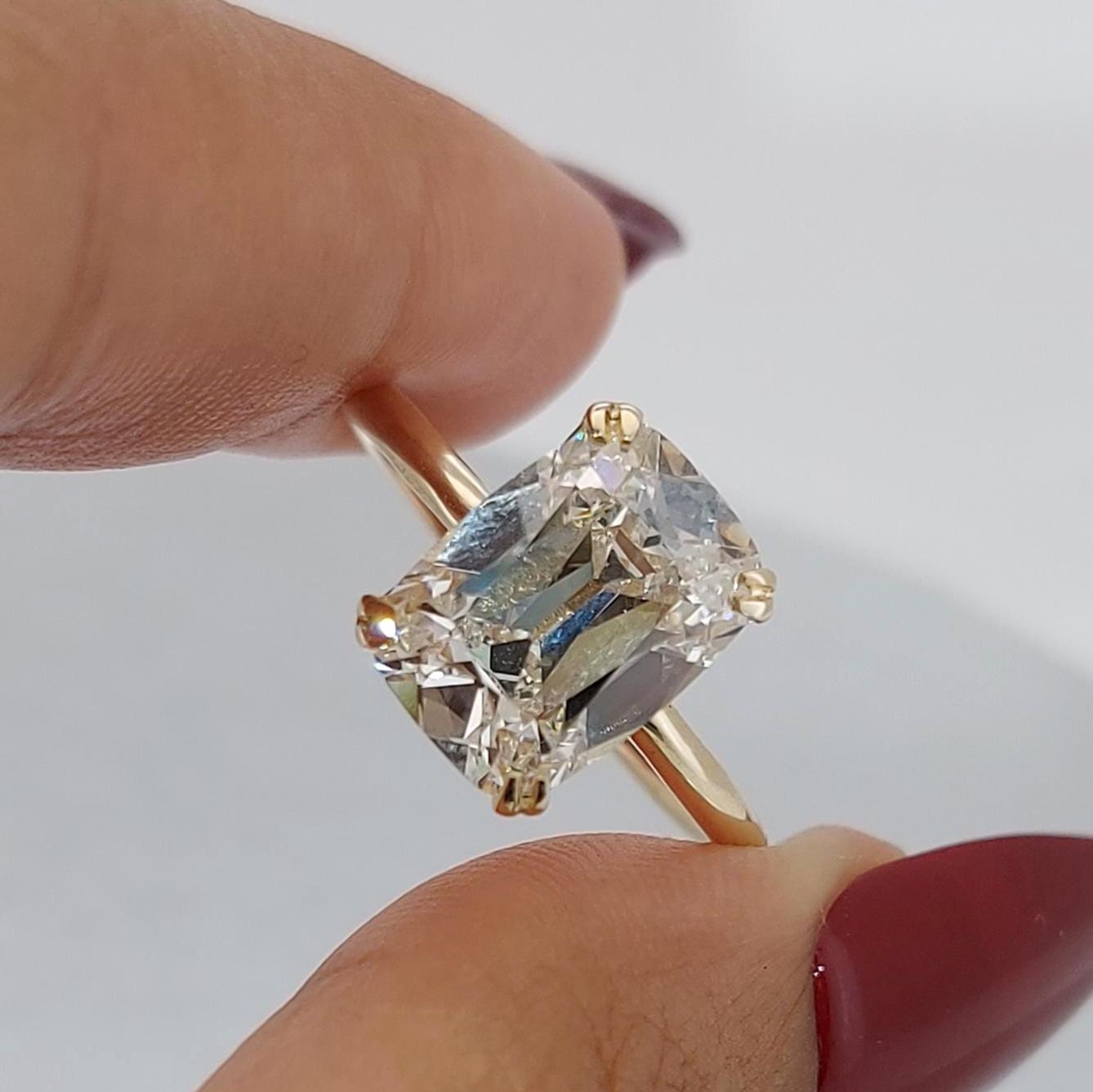 4 Karat IGI-zertifizierter Old-Mine-Labordiamant Solitär-Verlobungsring Moissanite engagement ring in 935 Argentium Silber — custom handcrafted by Forever For Love