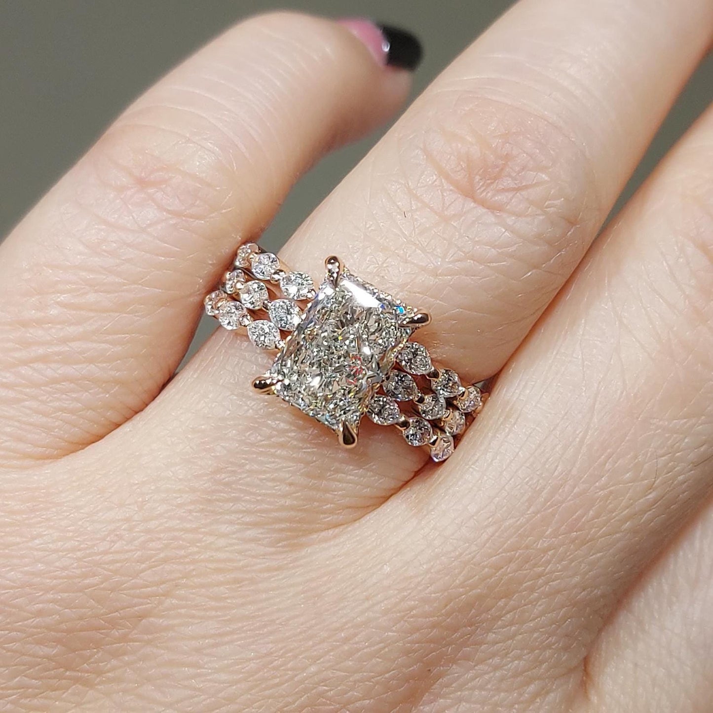 Alliance Éternité en Diamants Taille Radiant de 3 Carats Radiant cut Moissanite taille brillant engagement ring in Gold or Platinum — custom handcrafted by Forever For Love
