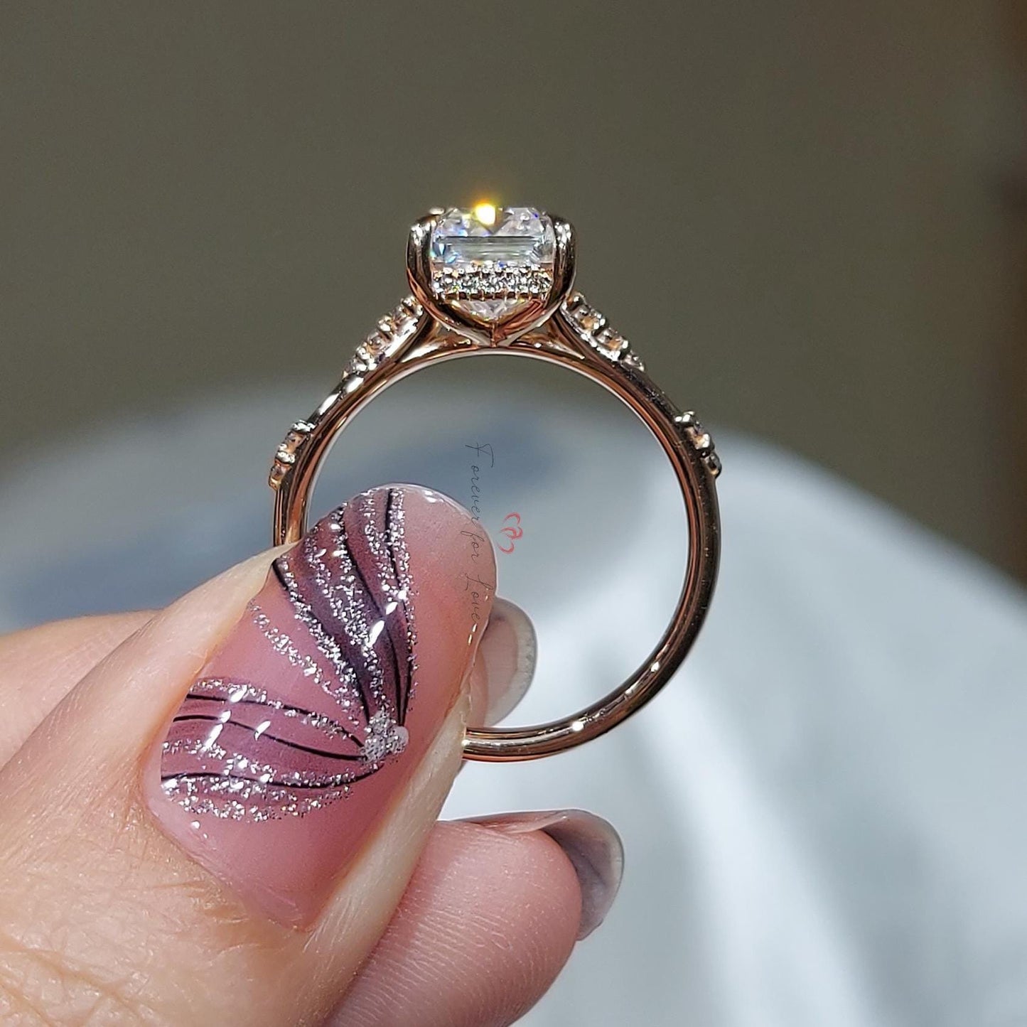 2,5 Karat Radiant Moissanit Solitär Verlobungsring Radiant cut Moissanite engagement ring in 935er Argentium Silber — custom handcrafted by Forever For Love